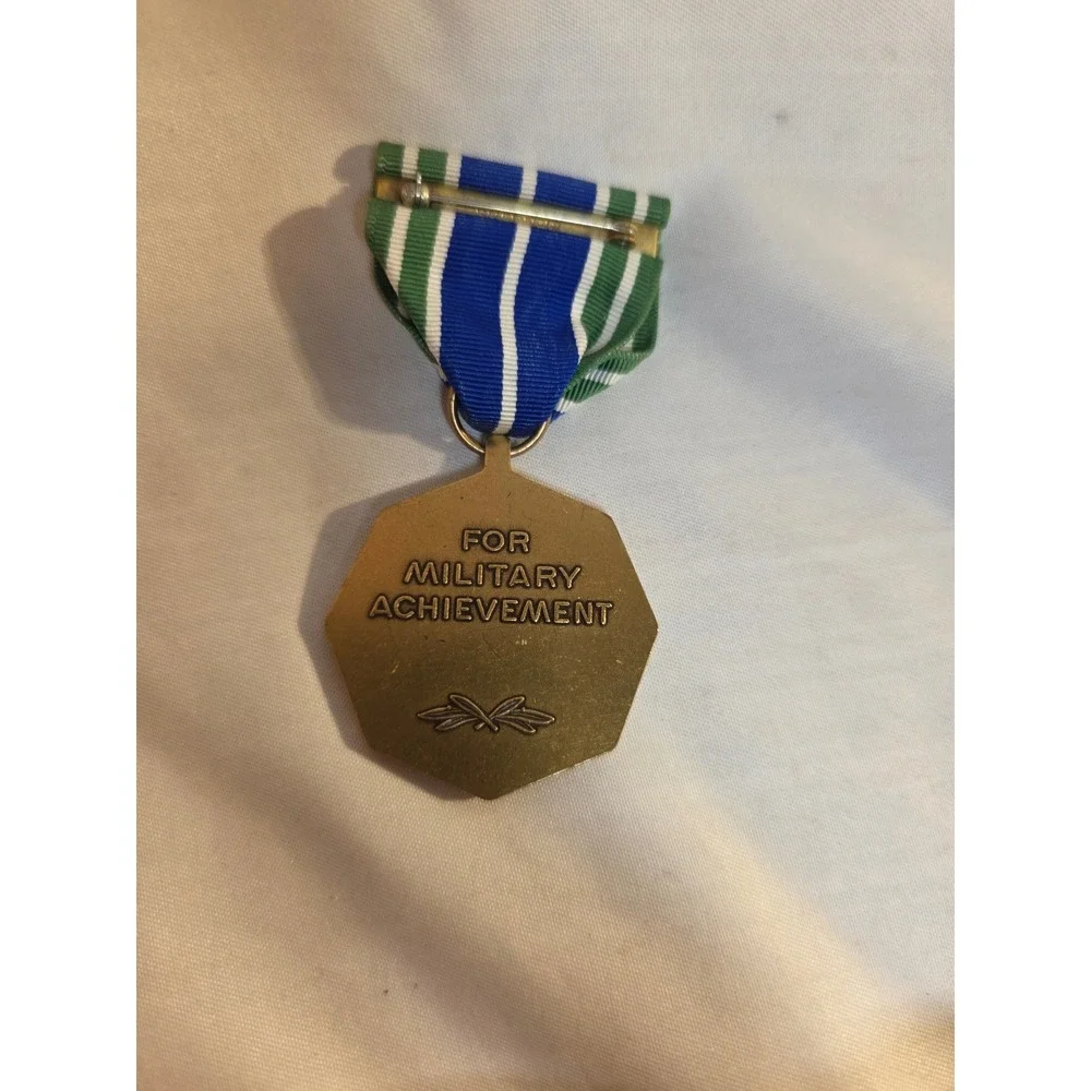 US Army Achievement Medal Full Size Military Decoration Bronze 1775 Ribbon Pin